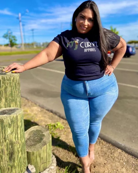 Love a BBW in Jean's by [deleted]