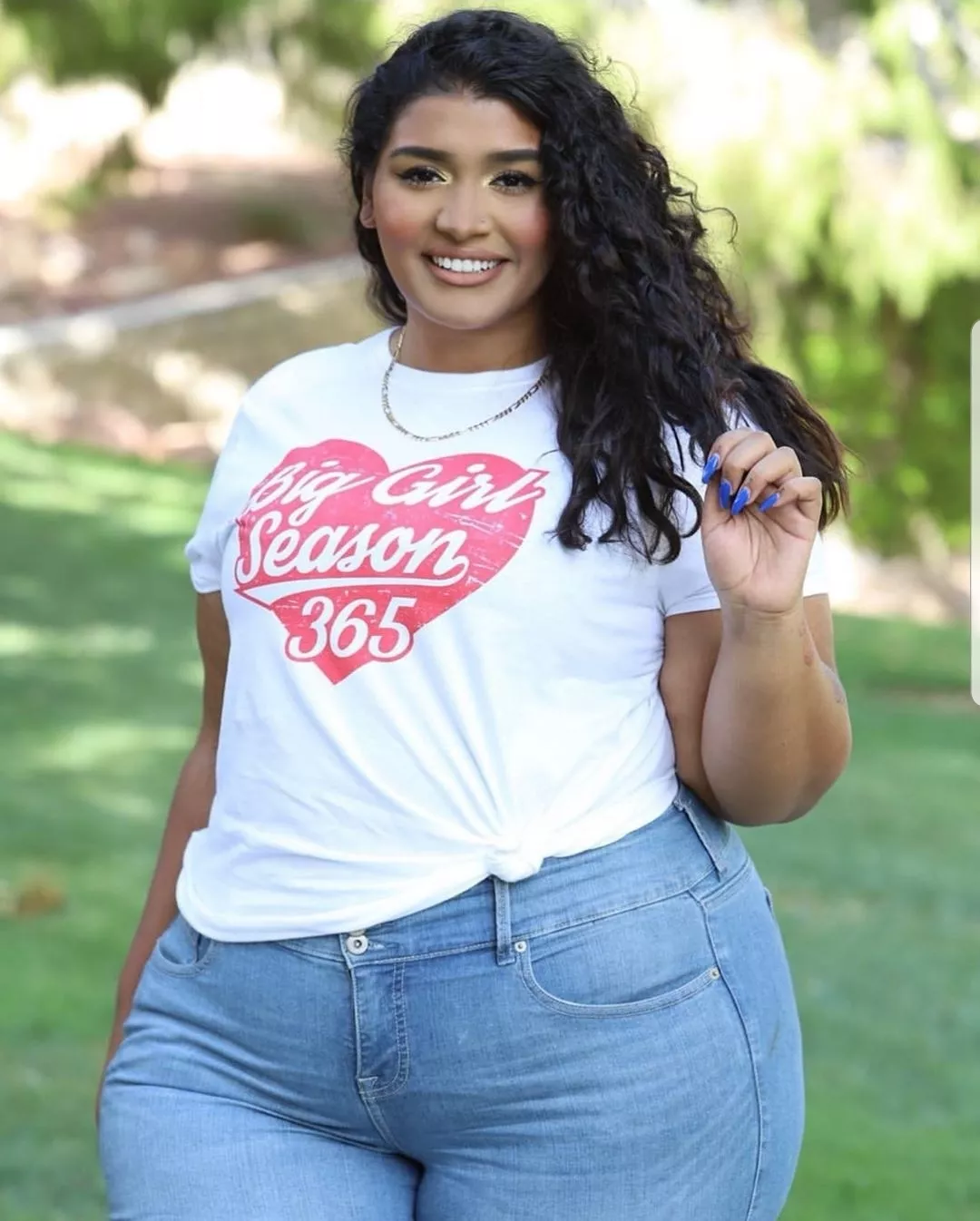 Love a big girl in Jean's posted by [deleted]