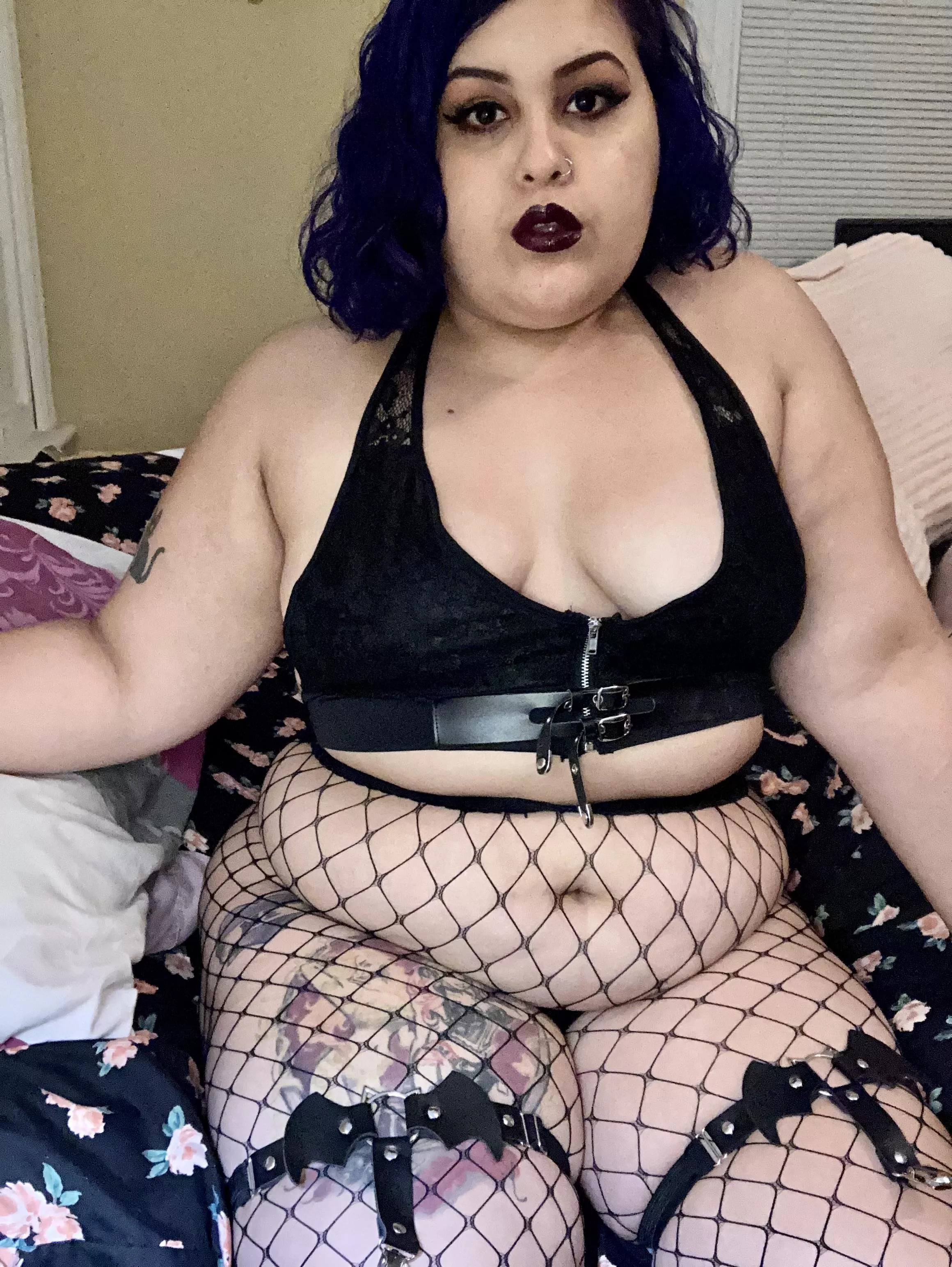 Love a good goth getup 👻🖤 posted by feedyourfear93