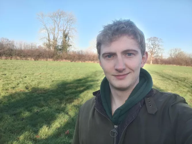 Love a morning walk on a bright, crisp winters day. by Atomlad360