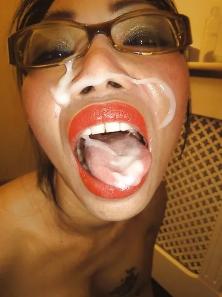 Love a woman who likes to show off by [deleted]