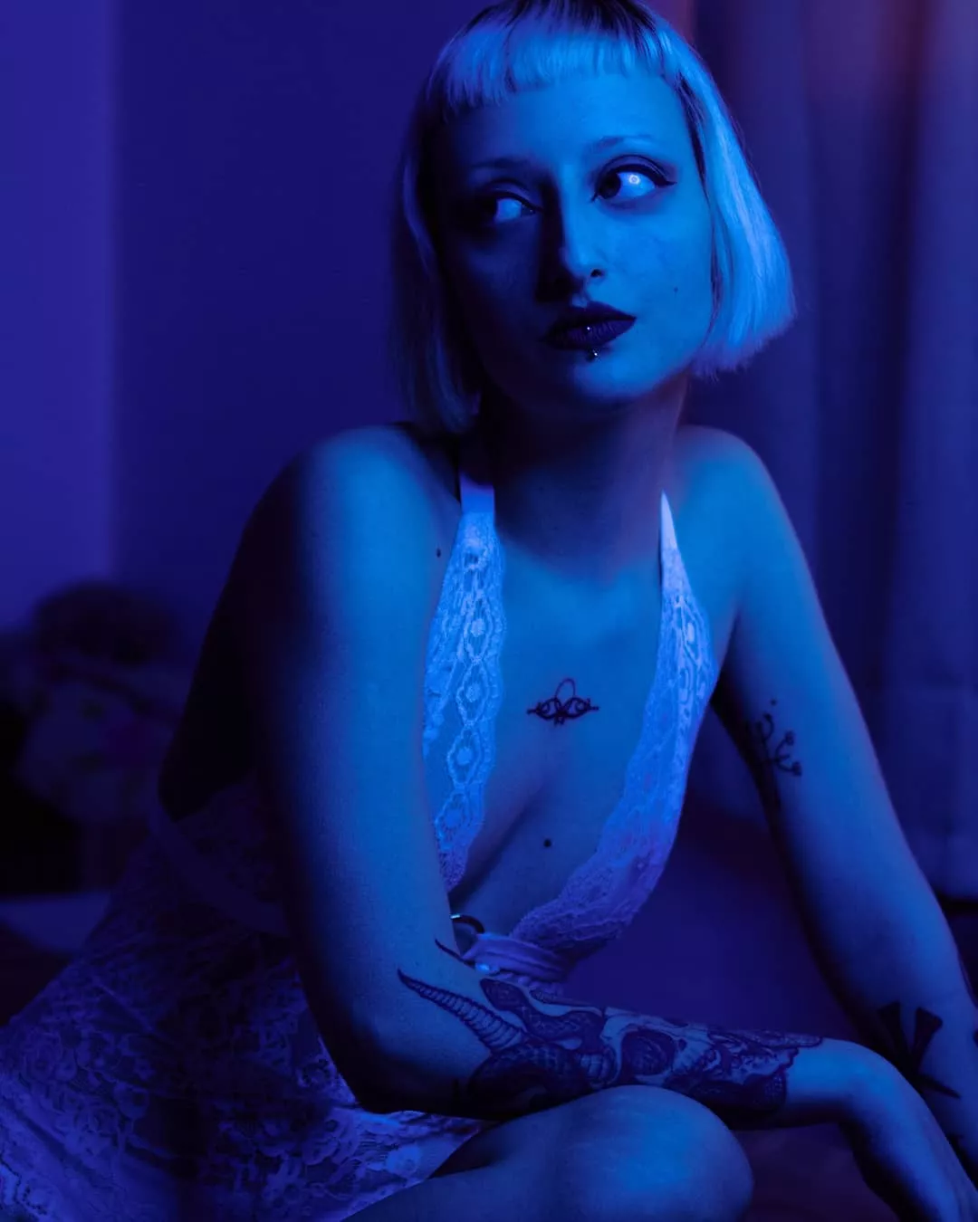 love blue light posted by hli6skjalf