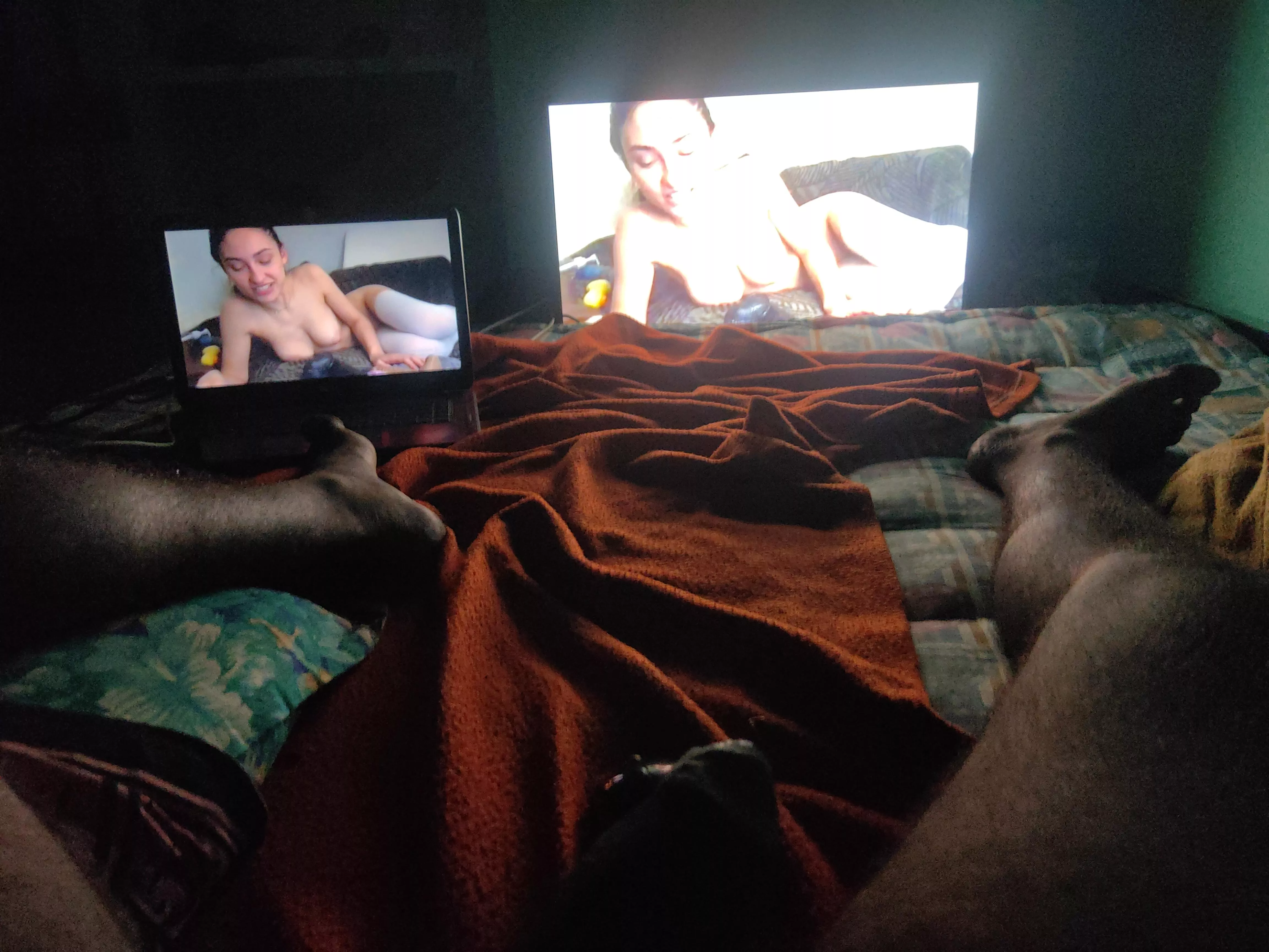 Love edgin to live cams... Gonna be edging through the day posted by goontreed97