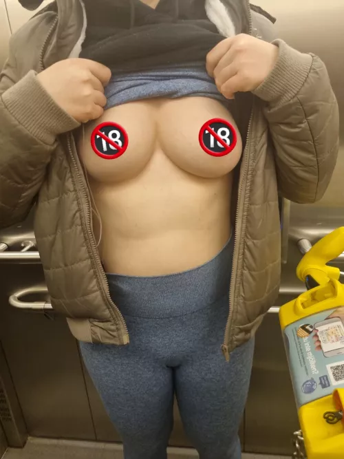 Love flashig in public😘 by nini9818