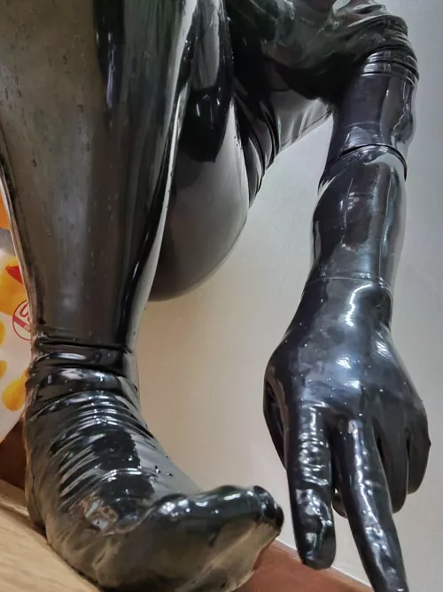 Love fully covered latex suits by lenovira