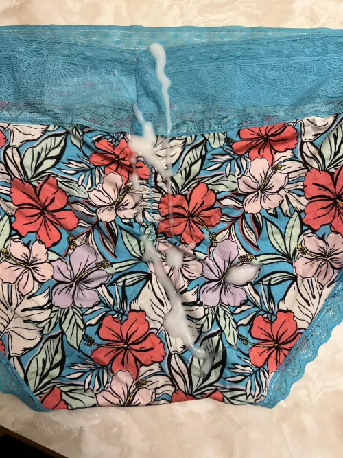 Love Hamper surprises. by Daddy_APP