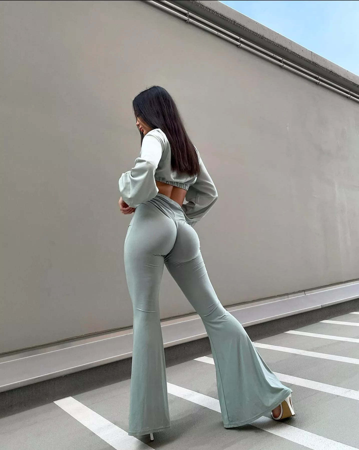 Love her bell bottom pants posted by xexodus69