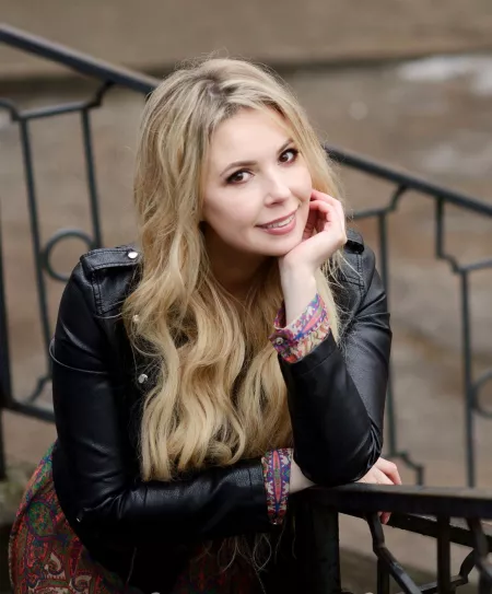 Love her cute smile [F40] by Snoo-53338