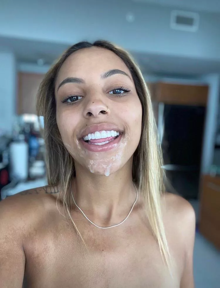 Love her make up 🤤 posted by freakshiii2