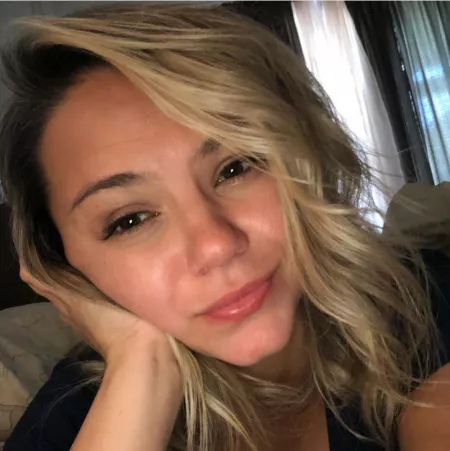 Love her natural look by [deleted]