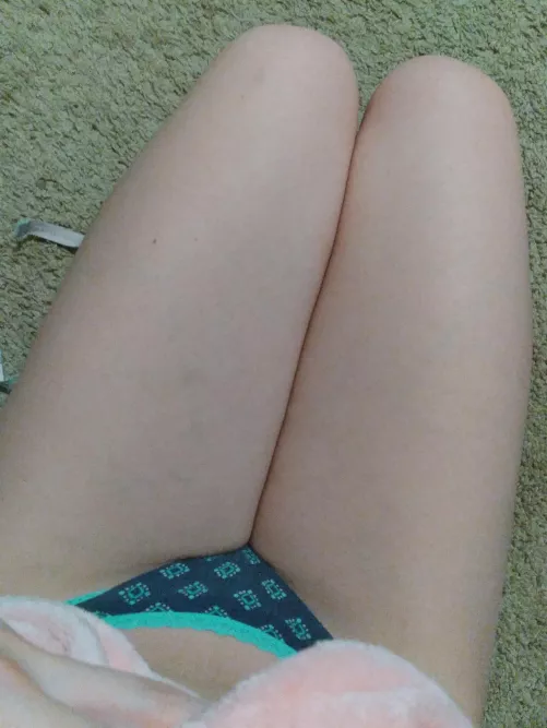 Love how they touch by SosijBiskit