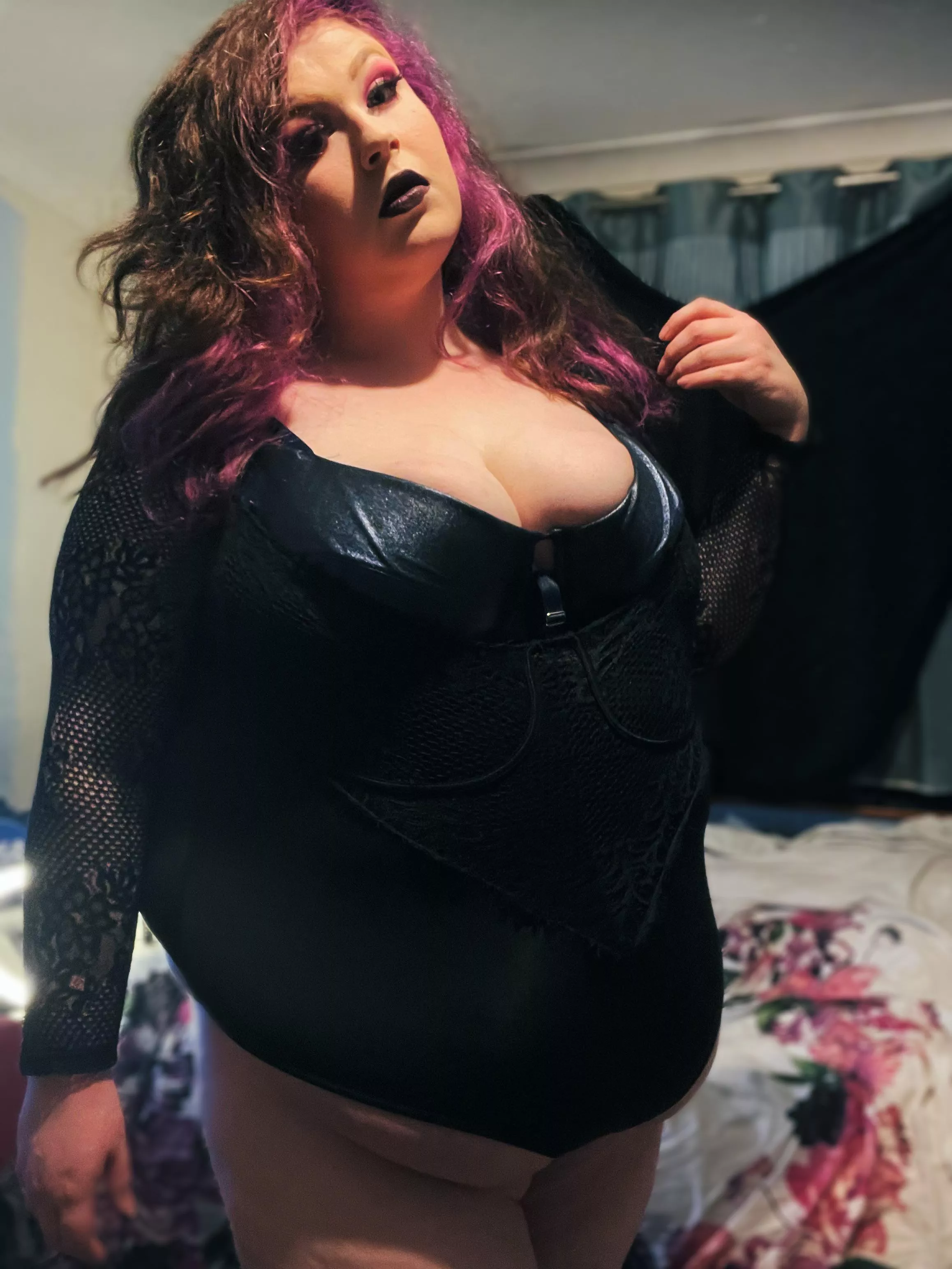 Love how this new outfit shows off my tummy, do you? 🖤 posted by Suitable_Pair_4890