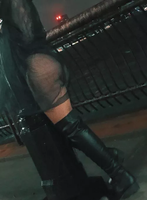 Love my butt by MissFeetySweety