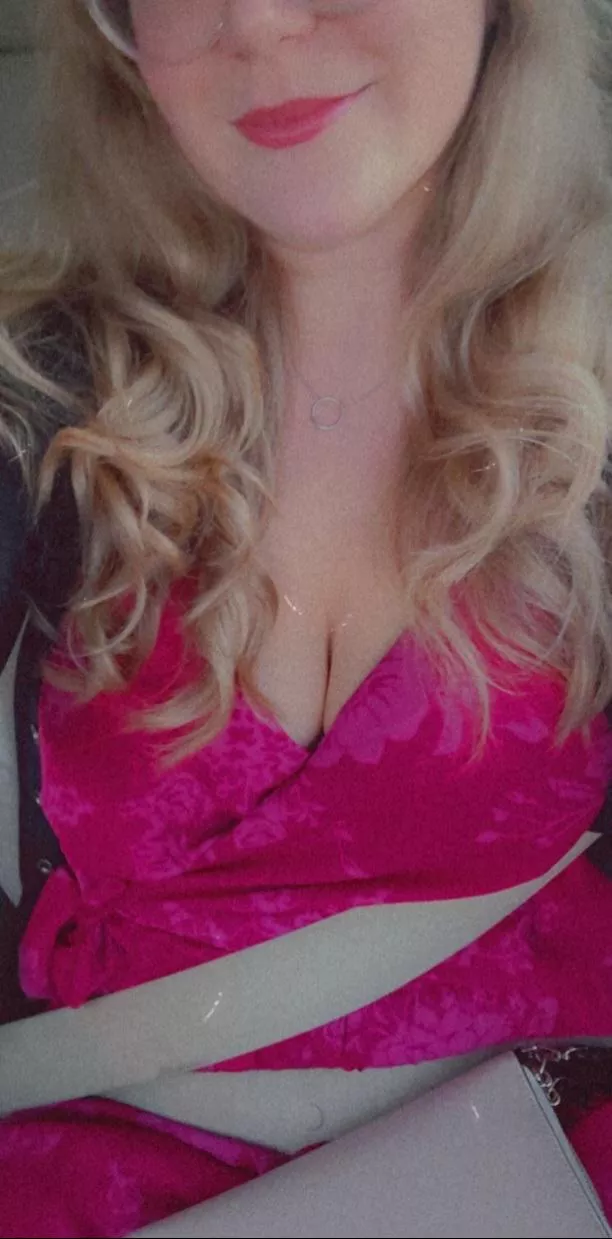 Love my dainty collar 💞 posted by vforvanessaxxx