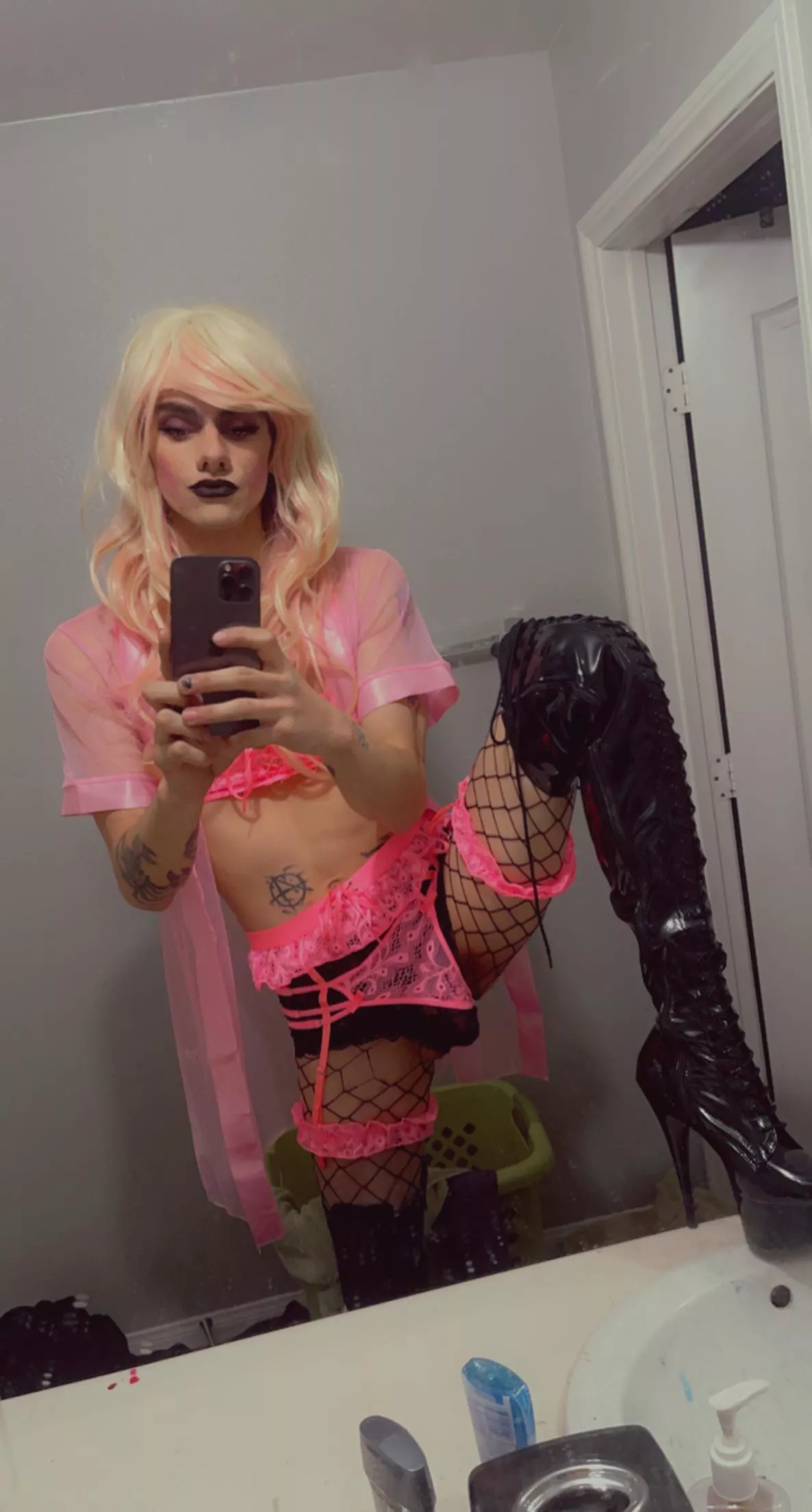 Love my heels 🥵 posted by dumbslut64