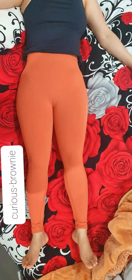 Love my new yoga pants.... ❤️🐪 by curious_brownie