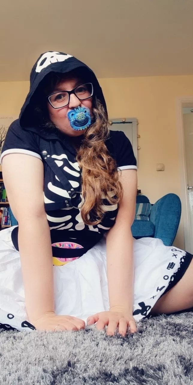 Love my reaper onesie and bondage skirt 🥰 wish I had someone to colour with posted by RecordUnlucky5724