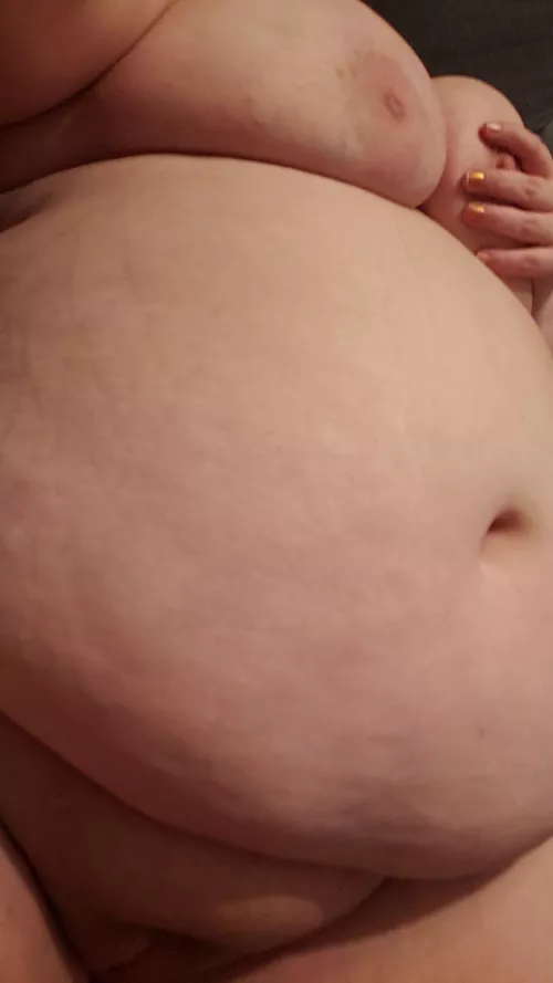 Love my smooth belly by BreBW