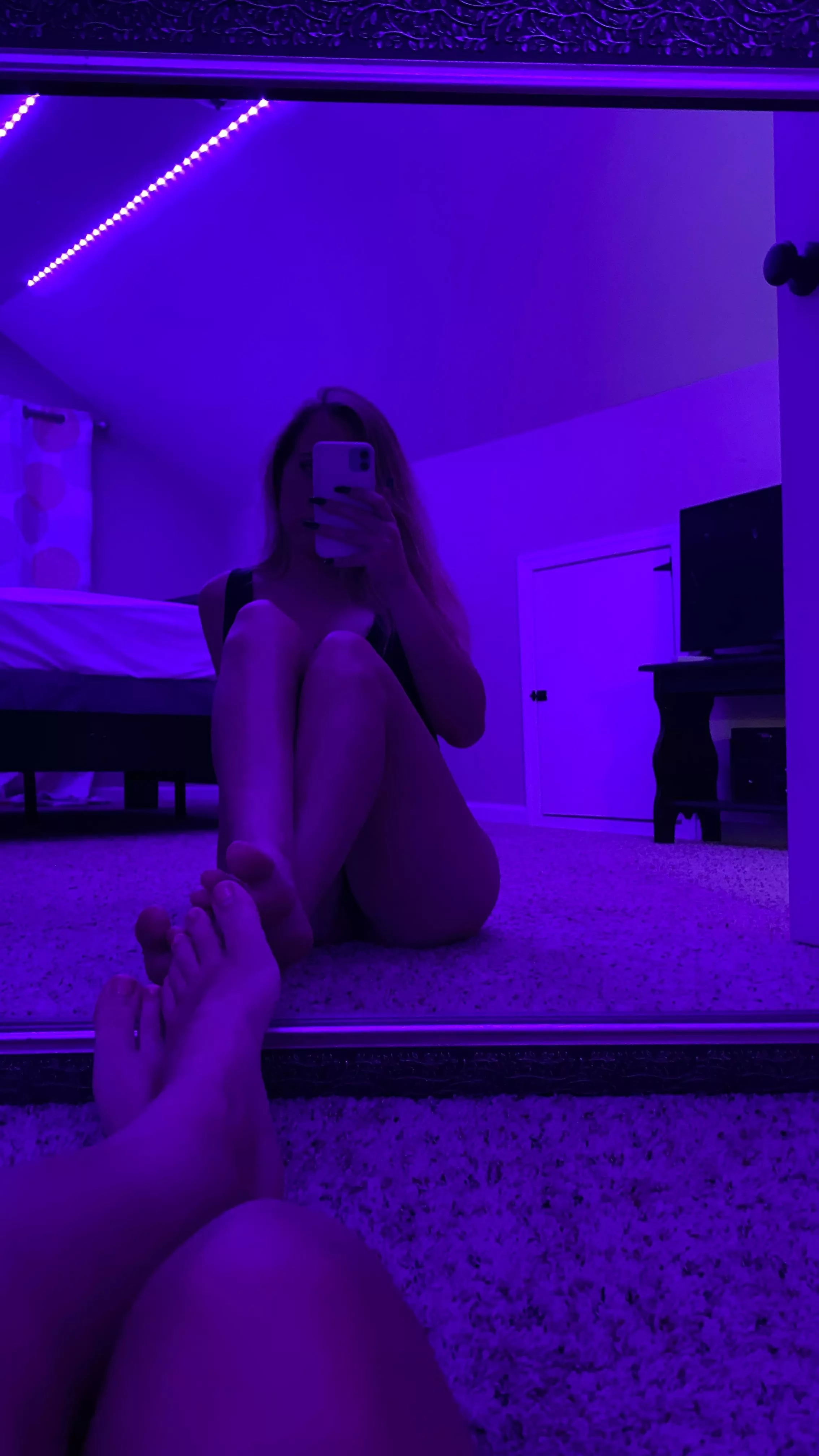 love my toes in the mirror posted by alexxxbaby