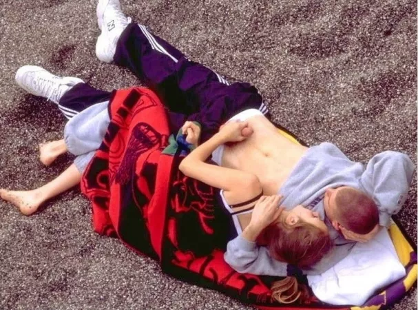 Love on the beach by LiveOrdnance