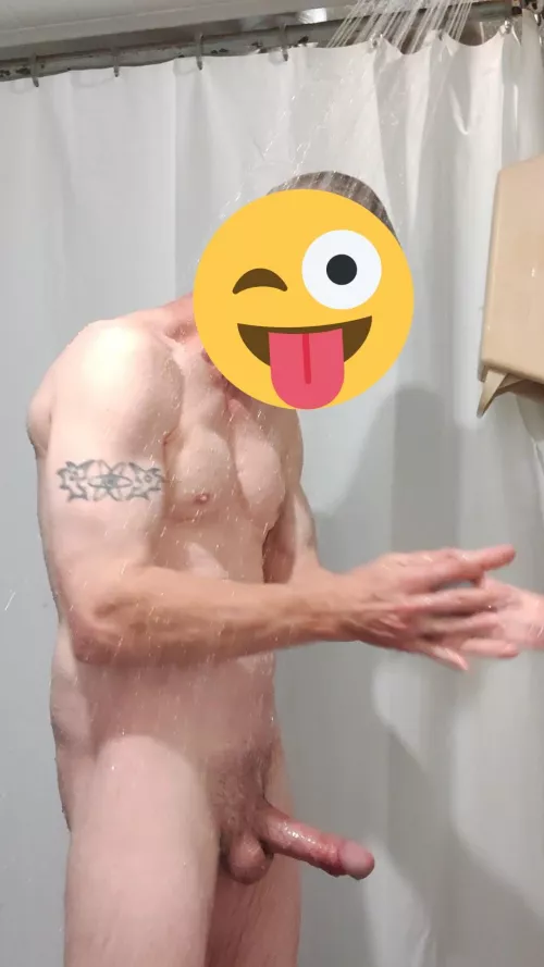 Love Streaming chat and making vids (in the transitional home I stay at 😜) Pvt free shows for F only by thehornygringo