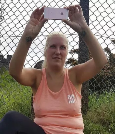 Love teasing guys braless by Background-Yoghurt41