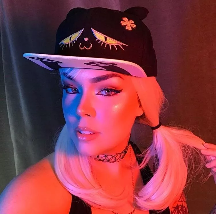 Love that choker posted by TheLordIsWatching