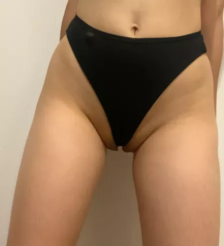 Love the feeling of my clit being squeezed by slutw