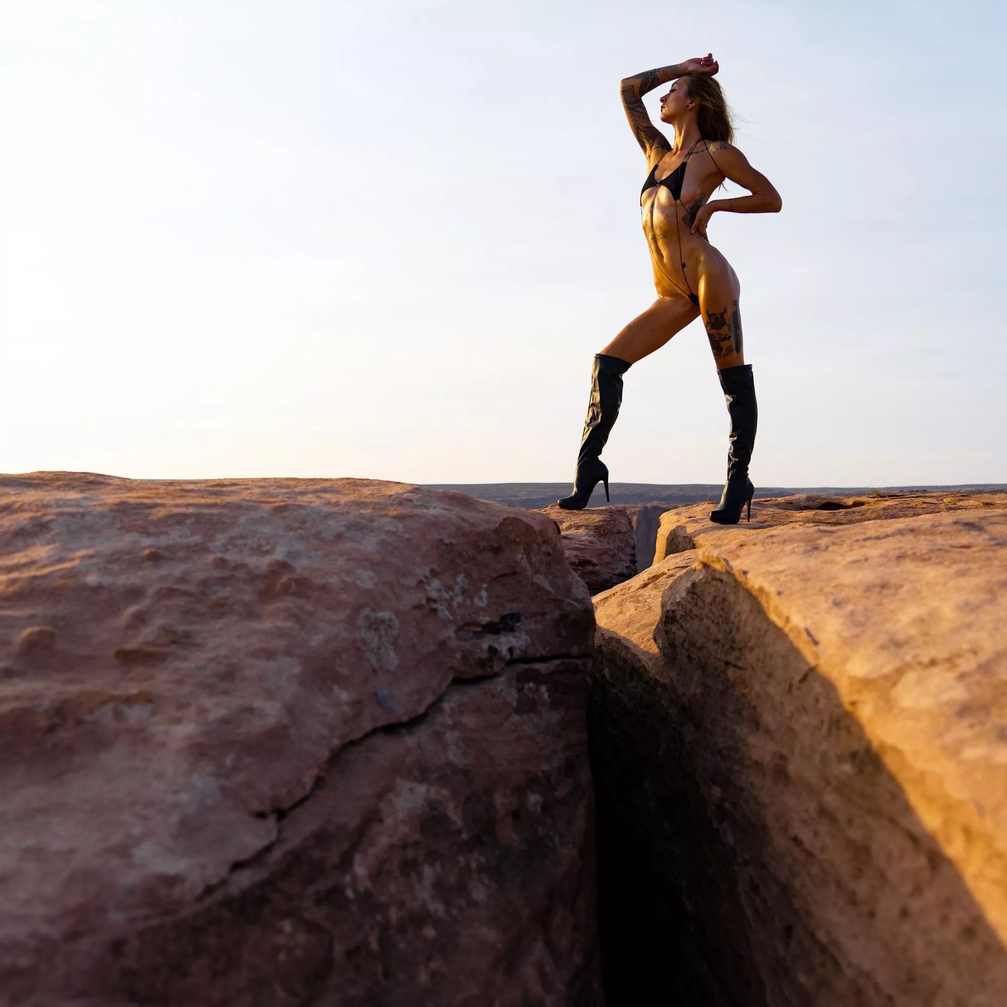 Love the way oily muscles glisten🤤🥵 posted by the-real-slim-cadi