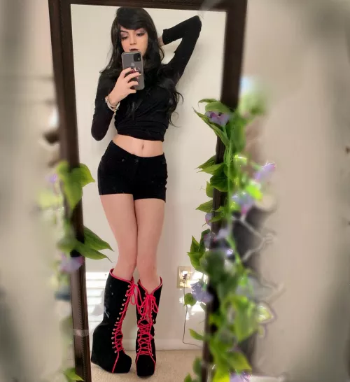 Love these pink laces 💕 by Ayumeiko_x