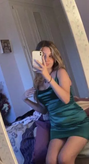 Love this dress, think it really enhances my features 😏 posted by Abidolmer