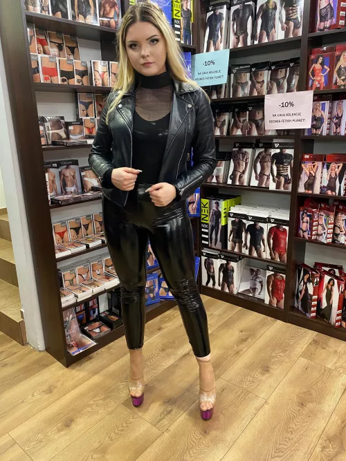 Love this heels from sexshop 😏 by Navlia