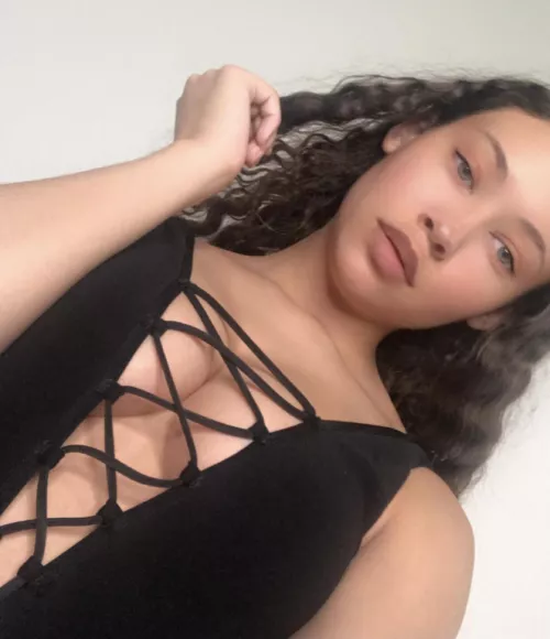 Love this top 💕 by Tyniasworld