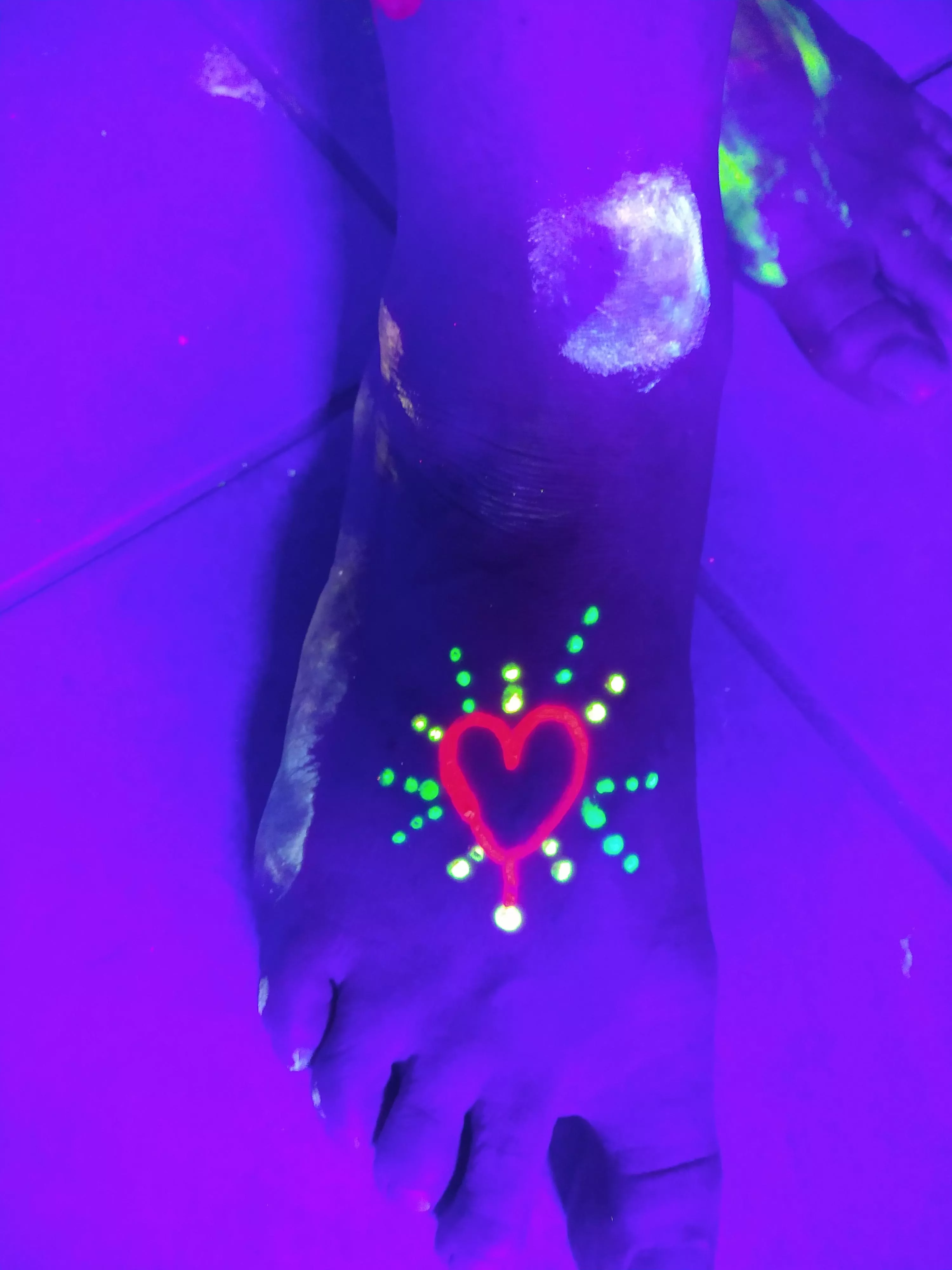 Love working with the black light and luminescent body paint. posted by helaodinsdottir11