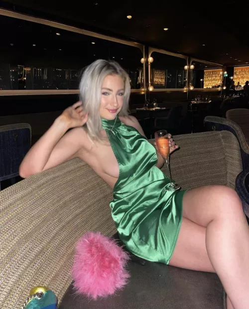 Lovely bit of sideboob by ImmediateHope7371