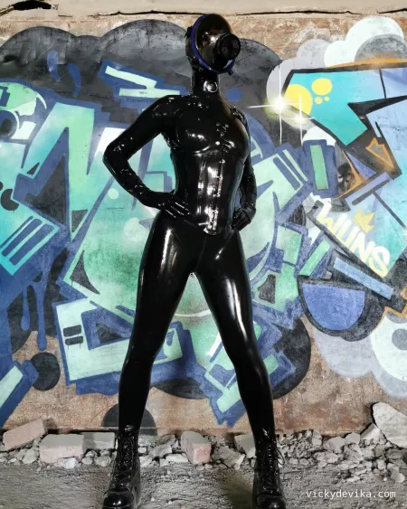 Lovely chinese gasmask by vickydevika