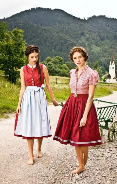 Lovely dirndl girls by Chaturbater1