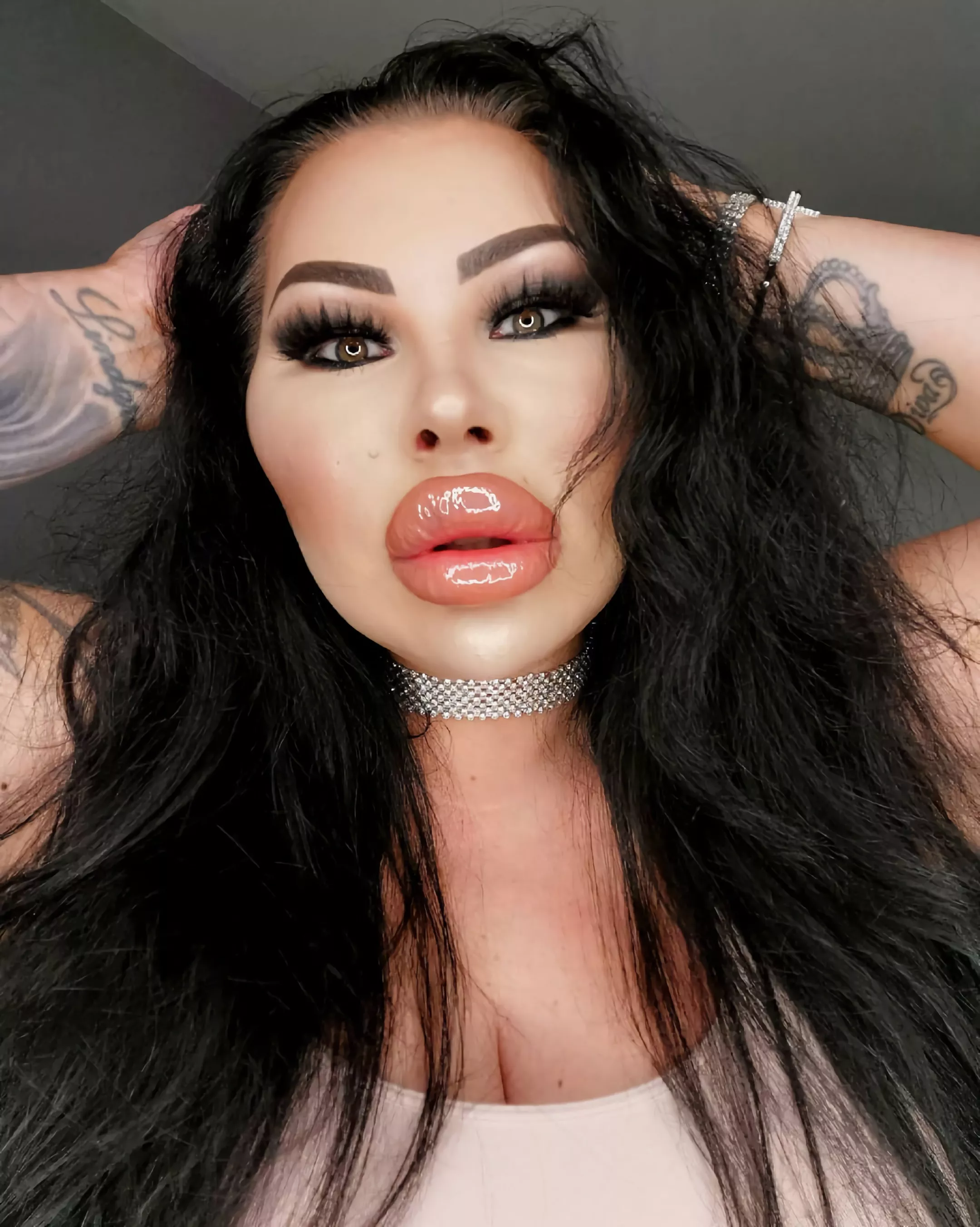 Lovely fake lips posted by Marathon1981