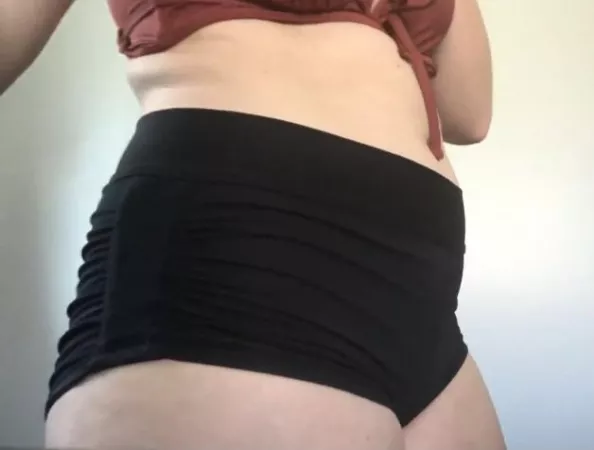 Loving how full and round my belly is getting.. 🤭 by bpfan68