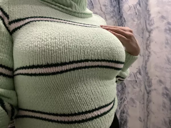 Loving how my boobs look and feel in this sweater 😩 hope I fit in here! by zestypeachy