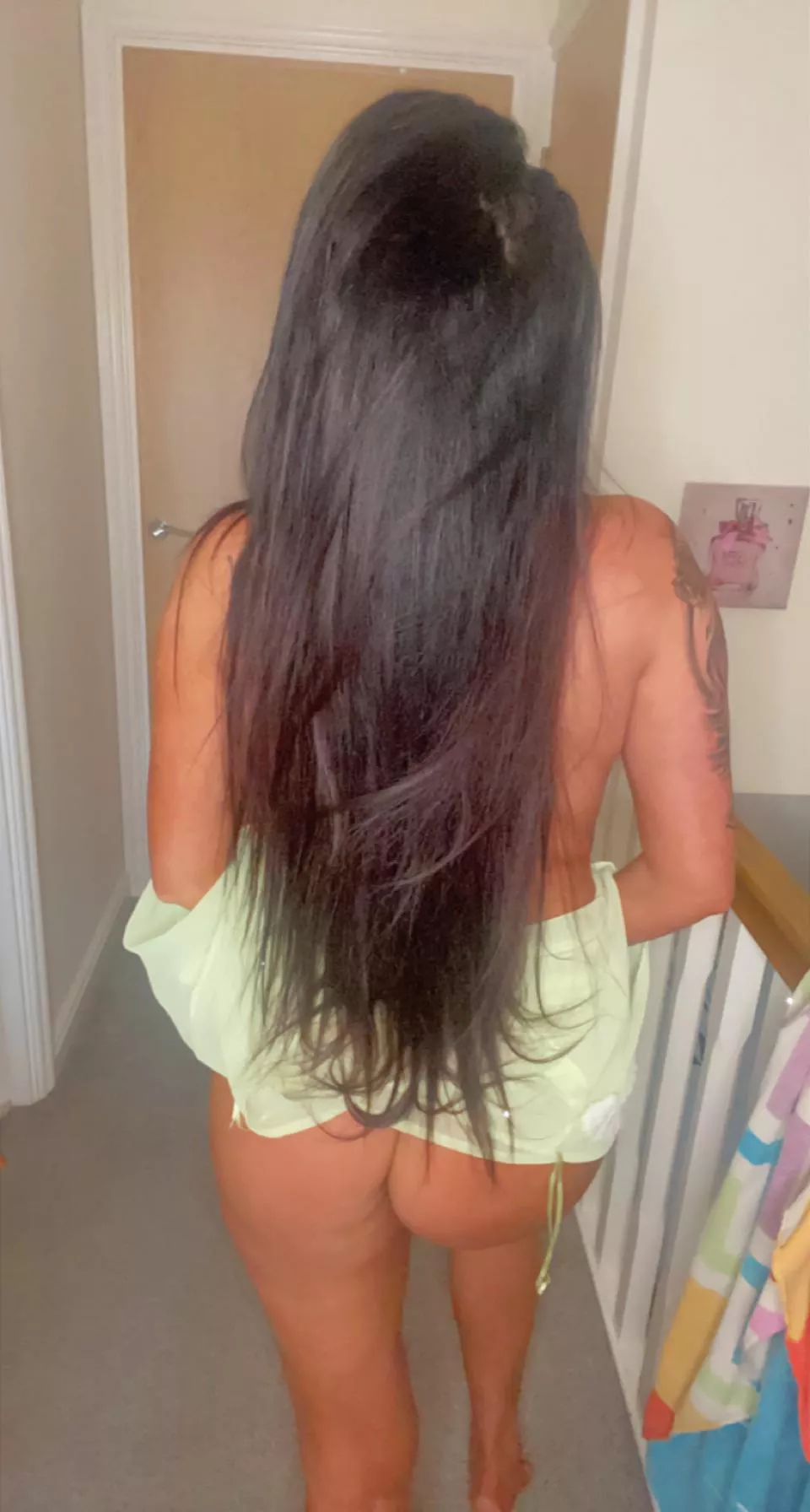 Loving my long locks! Come see me of me 💦🇬🇧 posted by doll1243_