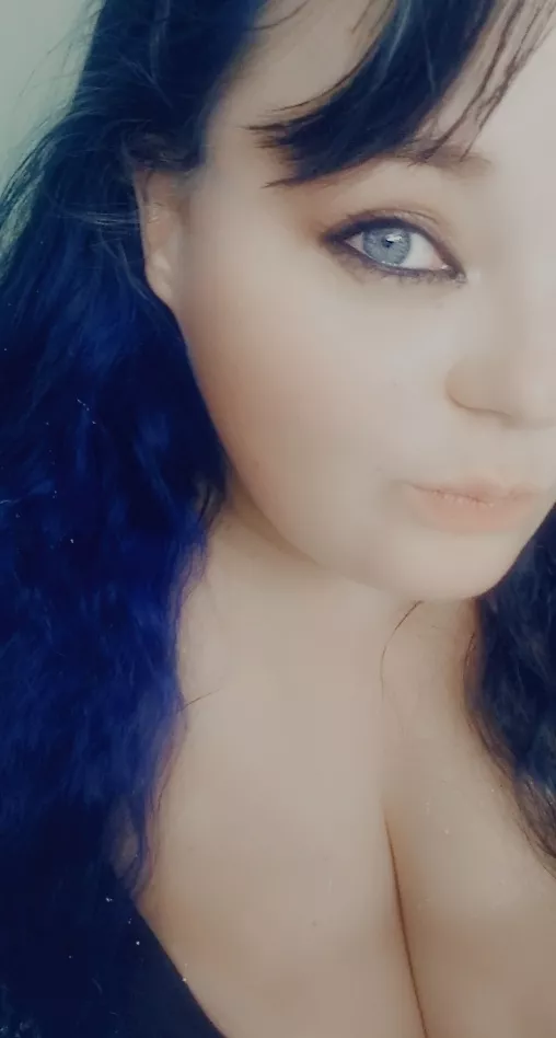 Loving the new blue hair 😍 posted by randombear1021