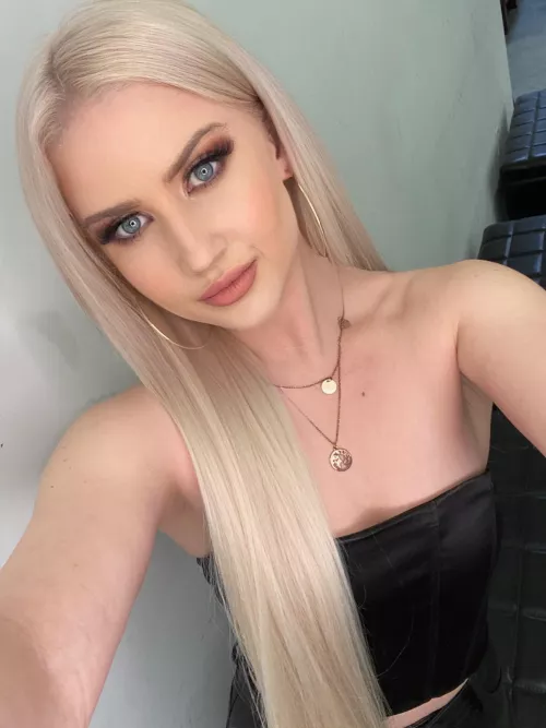 Loving the straight hair ☺️ by Missjheat