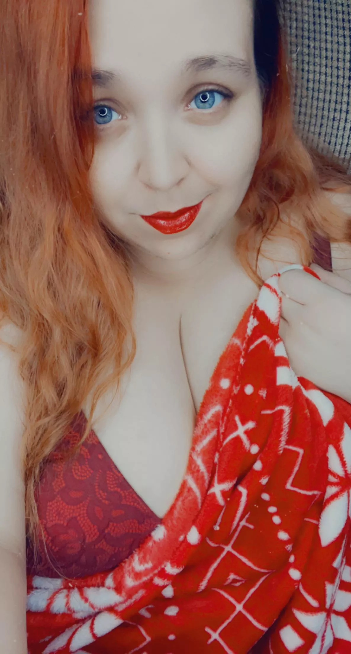 Loving this colder weather ❄️ need a cuddle buddy tho 😏 posted by kissmemaddy