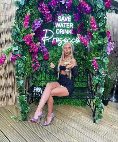 Loving those legs and heels by wiiman5