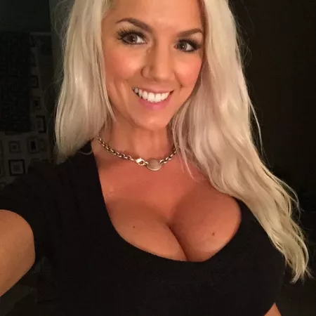 Low Cut Blondie by peroxideprofessor