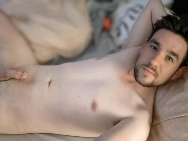 Low Quality Nude For Your Friday Night? by SecretHideaway_