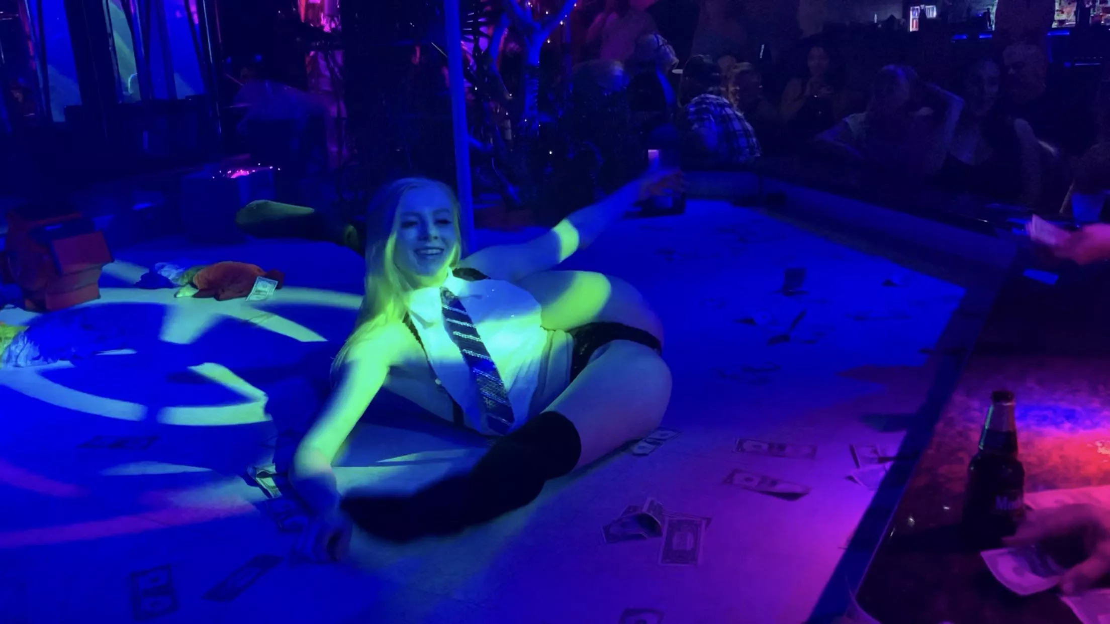 Luna Lovegood getting twisty on stage for Monroe’s Harry Potter Wizard Ball 🤪🤩🥰 posted by alysiathealien