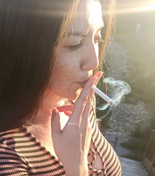 Lunch break 😊 by SmokingCutie_