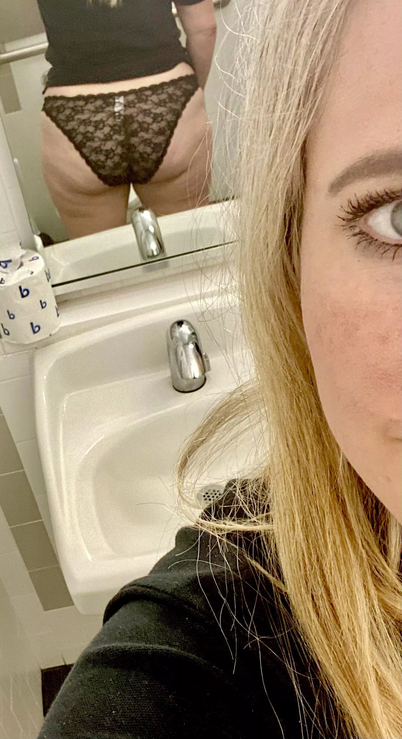 Lunch break fun!! 😘🍑🤷‍♀️ posted by MaryBinkley2019